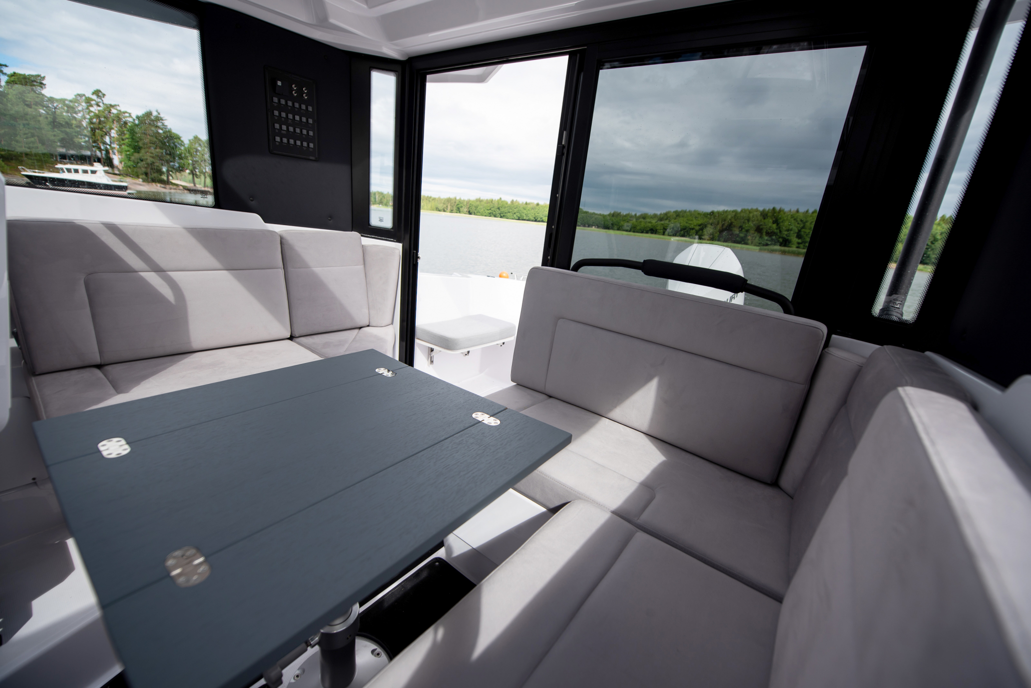 XO_Boats_EXPLR_Interior_9-01