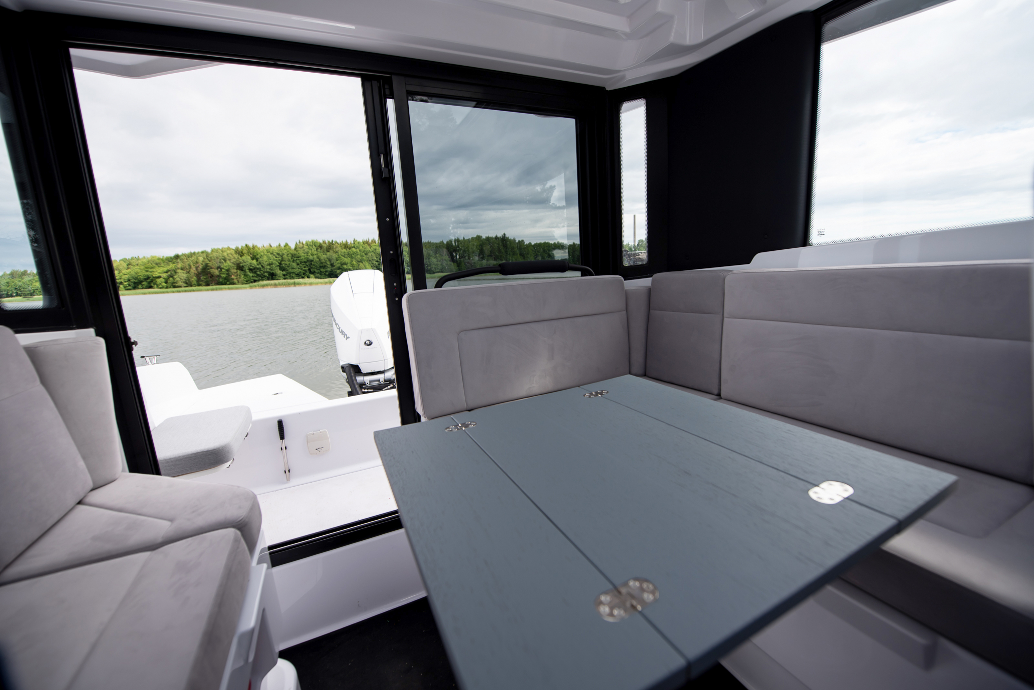 XO_Boats_EXPLR_Interior_9-02