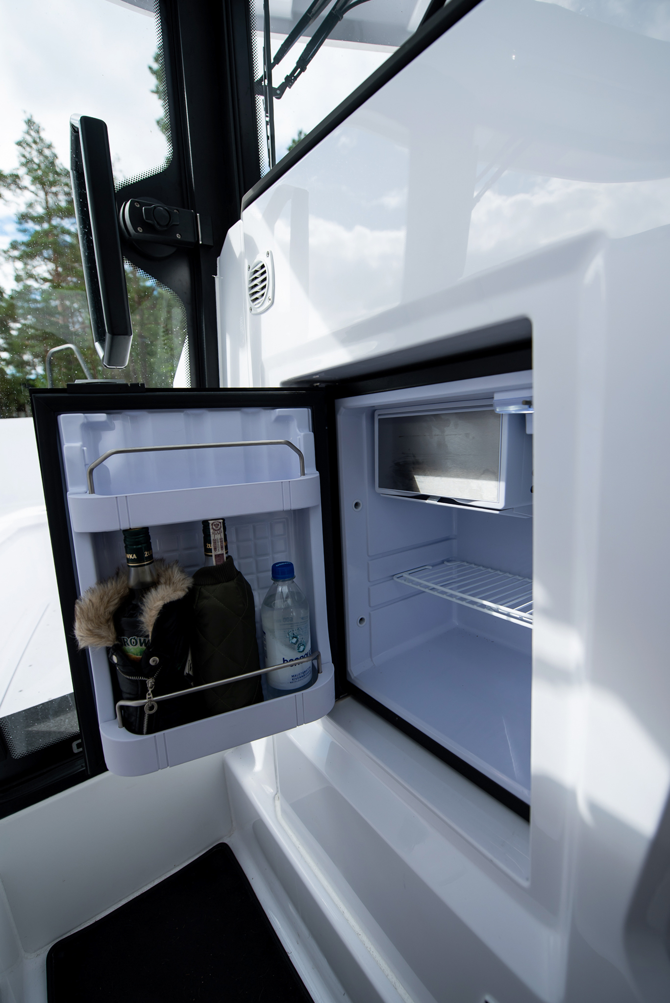 XO_Boats_EXPLR_Interior_9-04