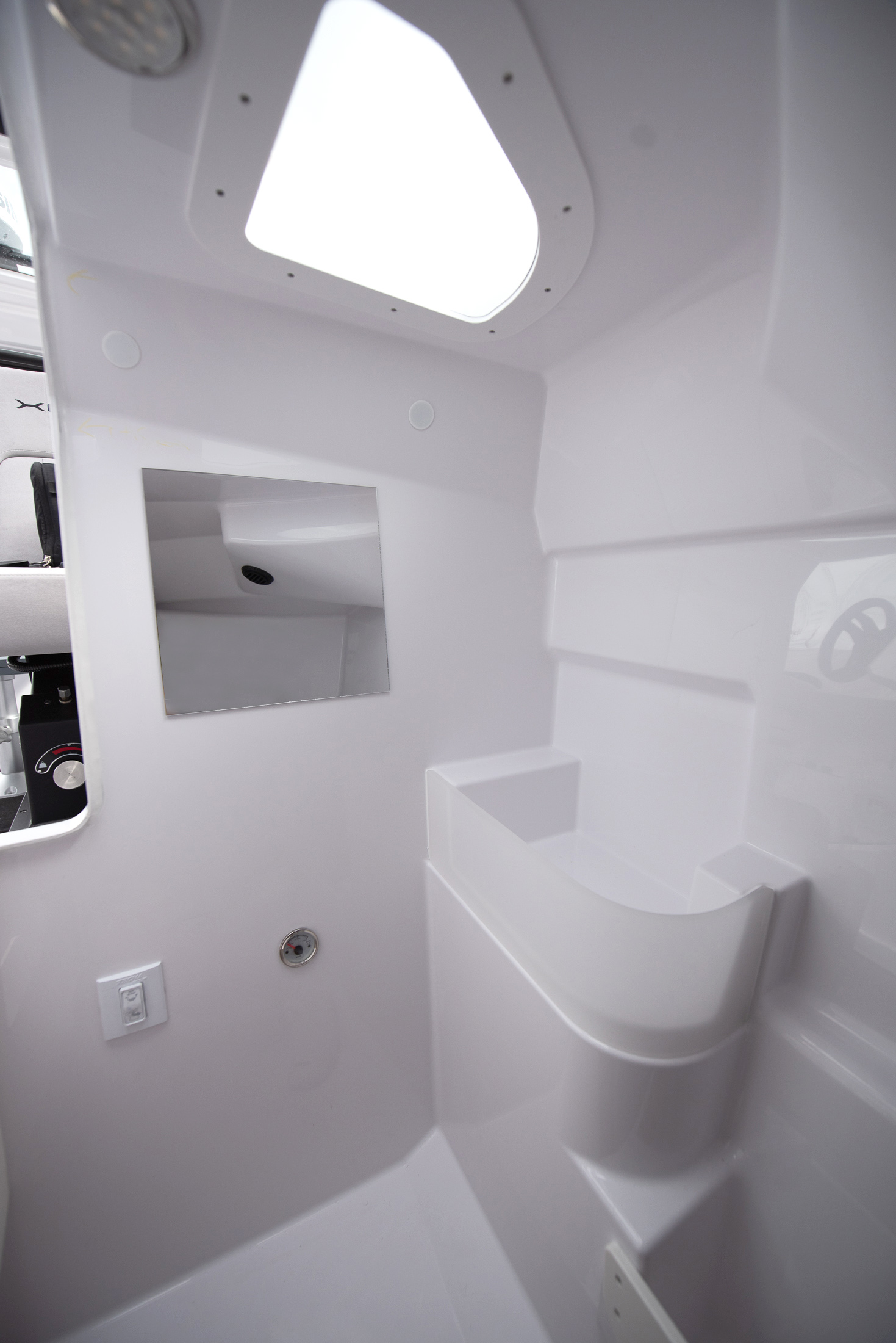 XO_Boats_EXPLR_Interior_9-05