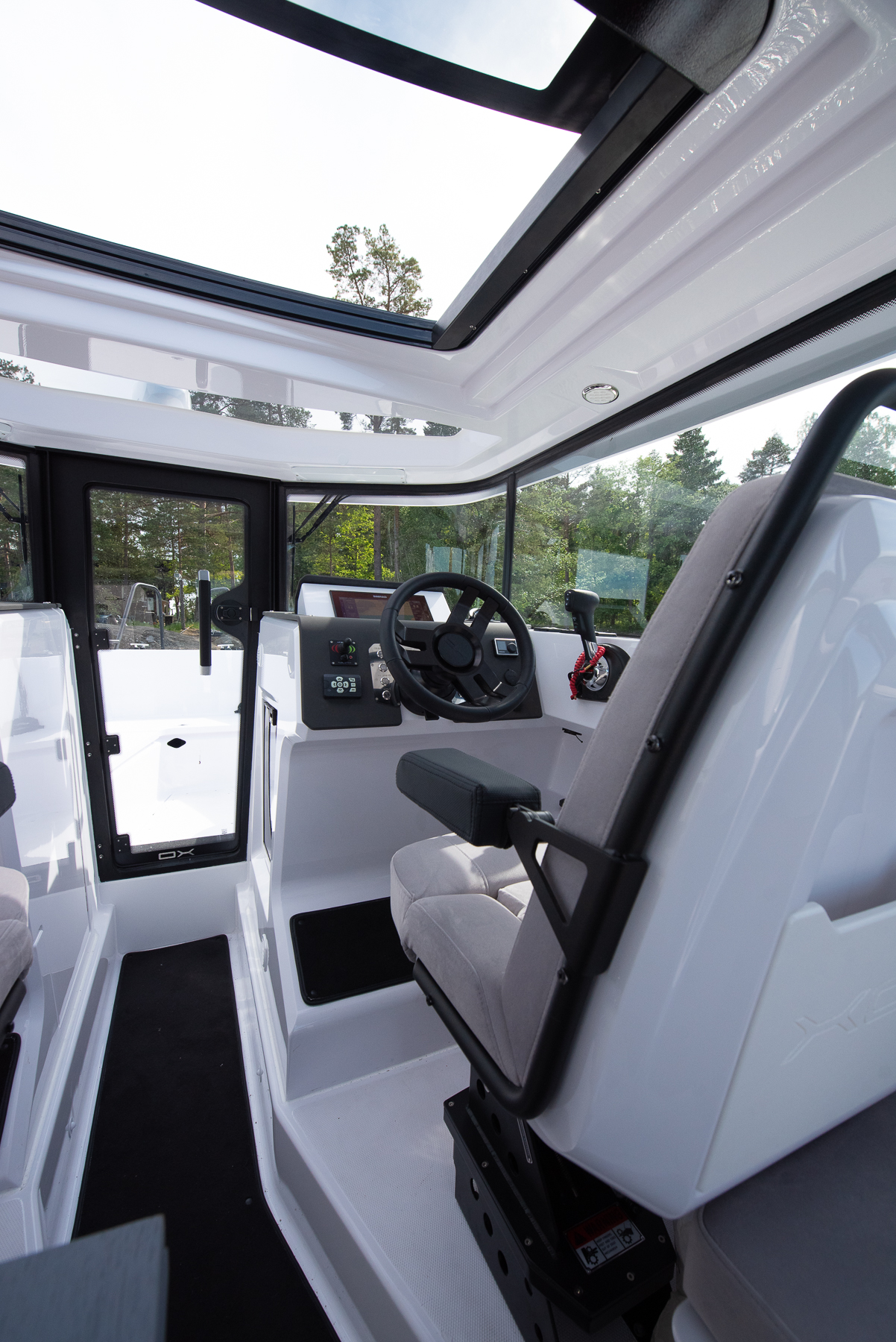 XO_Boats_EXPLR_Interior_9-06